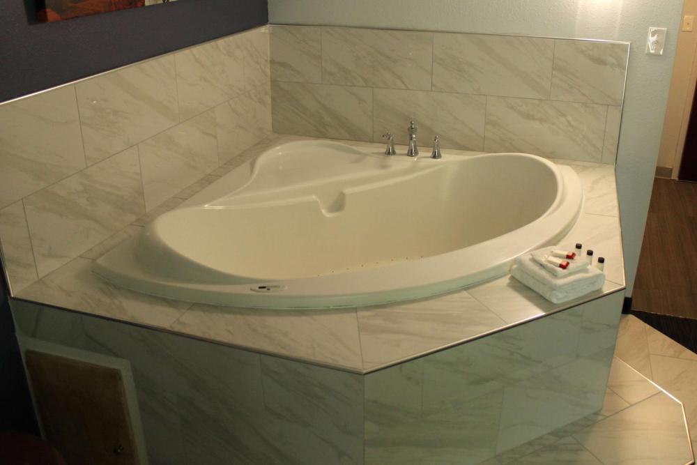 Deluxe King Studio Suite with River View - Non-Smoking interior